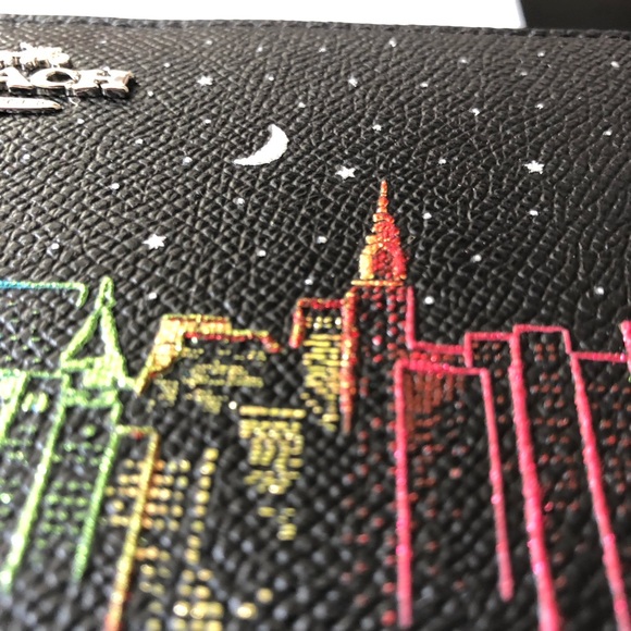 SOLD Coach Accordion Zip Wallet With Skyline Print - Picture 8 of 8